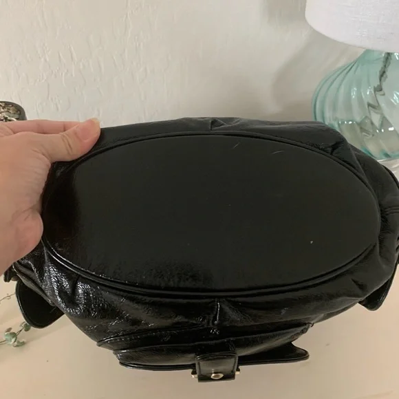 Michael Kors Patent leather hobo bag - Picture 4 of 13